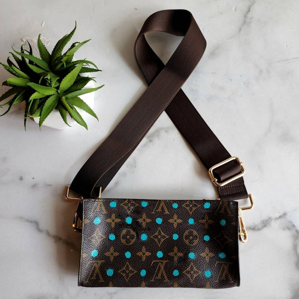 Pre-loved Handpainted LV Pouch Converted to Wallet on Chain - Blue Dots Louis Vuitton 